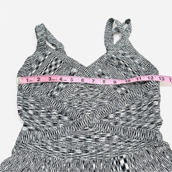 GUESS Los Angeles Black & White Fit and Flare Knit Bodycon Dress - Picture 7 of 9